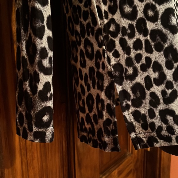 Mario Serrani Snow Leopard Print Tunic - Picture 5 of 9